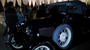 Chegue ao seu casamento em grande estilo  bordo de um Ford 1929 !