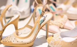 Sapatos luxuosos para noivas, debutantes e formandas