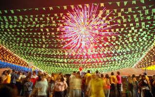 Vando Fogos de Artifcio: Sua festa Junina com espetculo de luzes e fogos! 