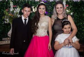 Jlia - 15 anos - So Leopoldo